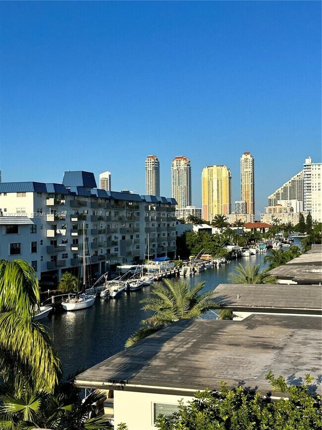 Foto del edificio - 3601 NE 170th St