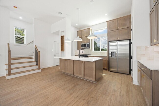 Building Photo - 2121 Hoskins Dr Unit B