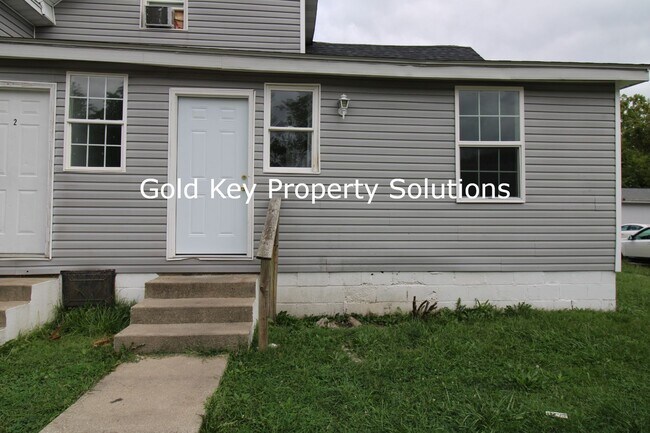 Building Photo - 1400 E 5th Street