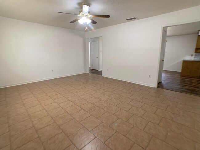 Foto del edificio - 707 N Lane Wells Dr