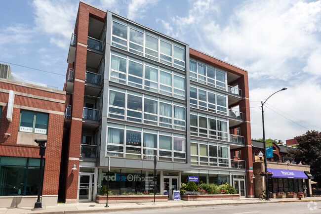 Building Photo - 744 W Fullerton Pkwy