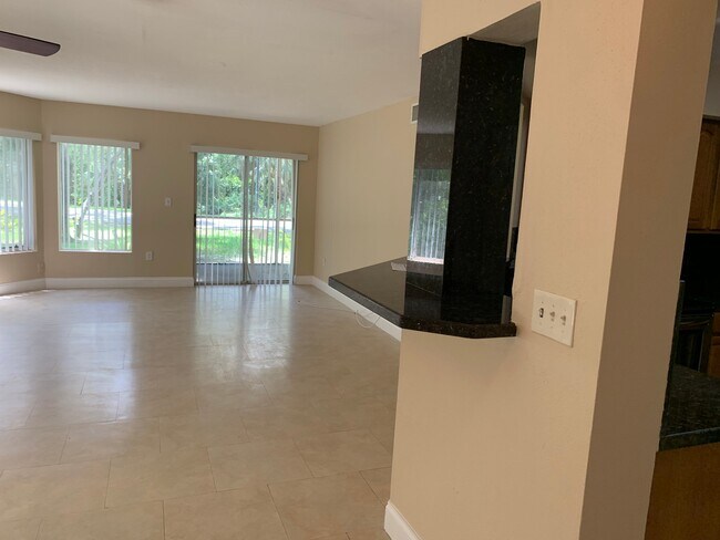 Foto del edificio - 2460 NW 33rd St