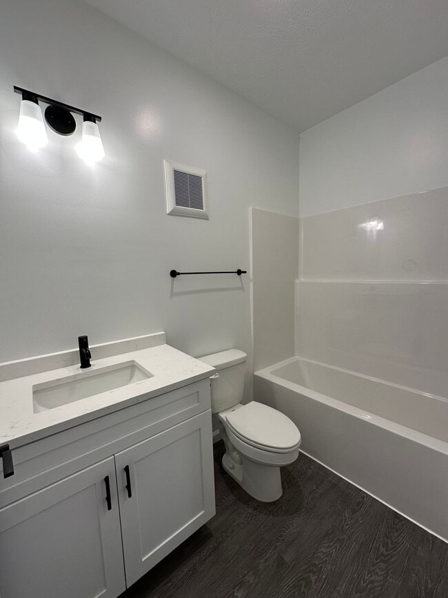 Interior Photo - District 1869