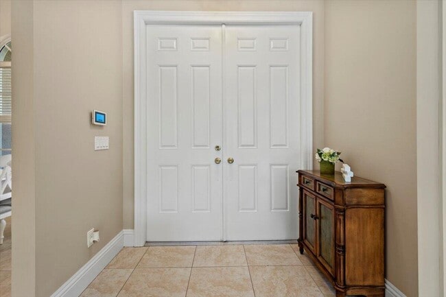 Building Photo - 5829 NW Zenith Dr