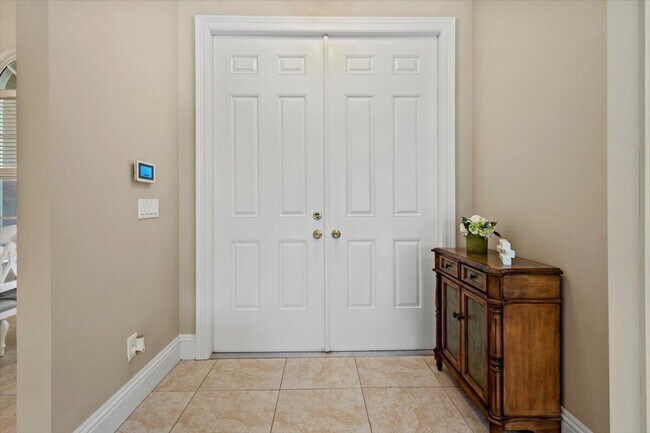 Foto del edificio - 5829 NW Zenith Dr