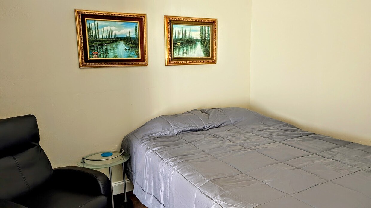 Foto principal - 2344 1st Ave N