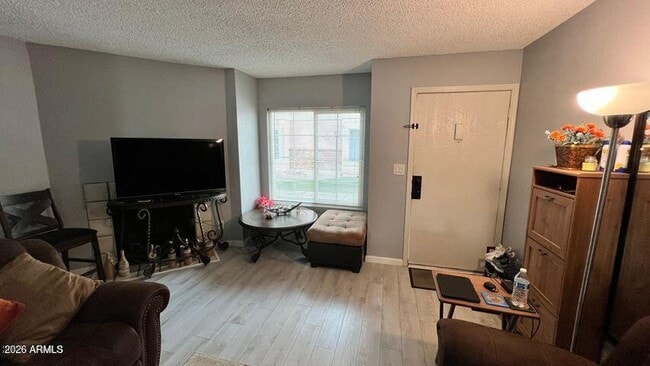 Building Photo - 1055 W 5th St