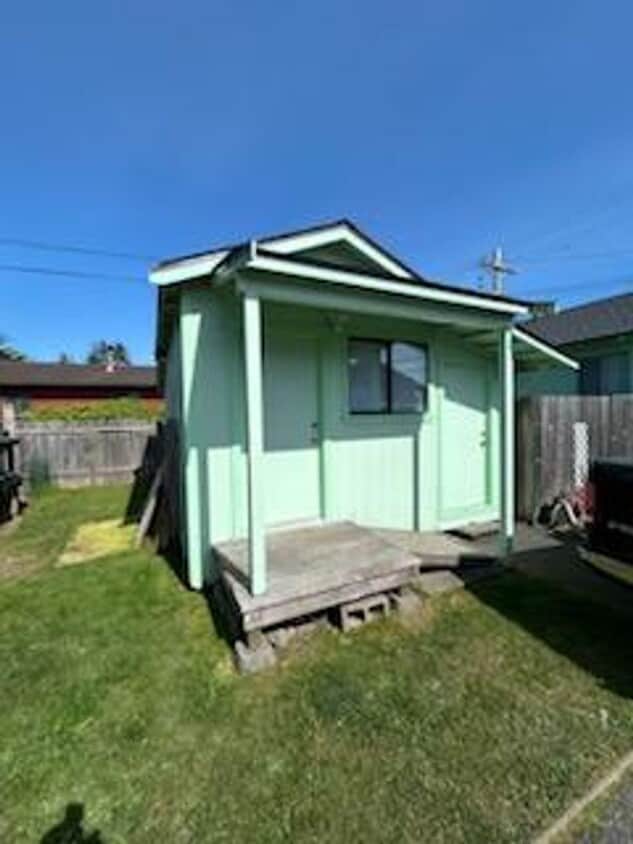 1983 Sutter Rd Unit 4, McKinleyville, CA 95519 Room for Rent in