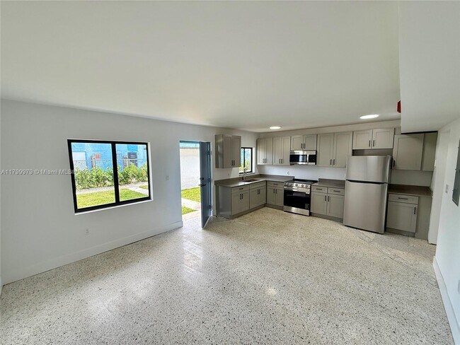 Foto del edificio - 180 NE 57th St