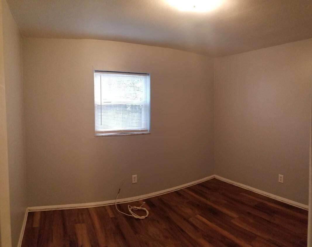 Building Photo - 10106 N Lantana Ave