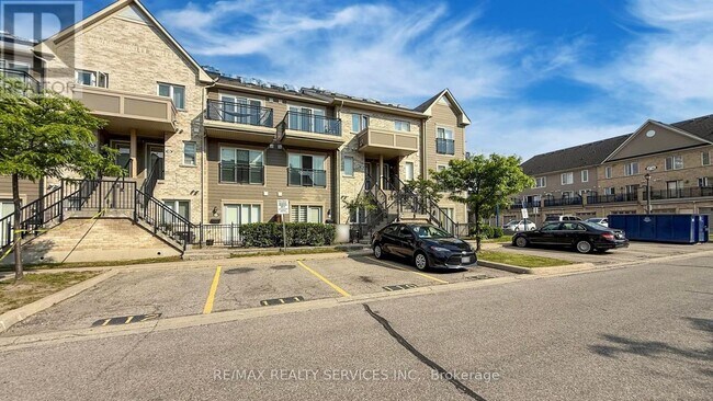 Photo du bâtiment - 60-60 Fairwood Cir