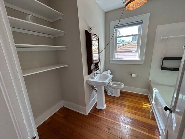 Building Photo - **Charming 1920s Single-Family Home with Private Parking in the Heart of Charleston**