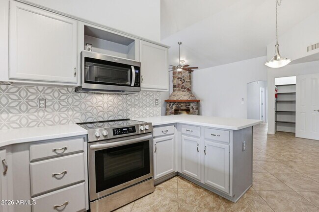 Building Photo - 2537 E Lupine Ave