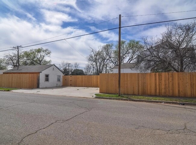 Building Photo - 2101 28th St