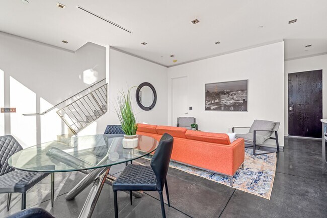 Foto del edificio - 2334 Louella Ave