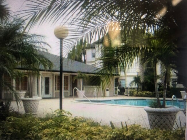 Building Photo - 1972 Lake Atriums Cir