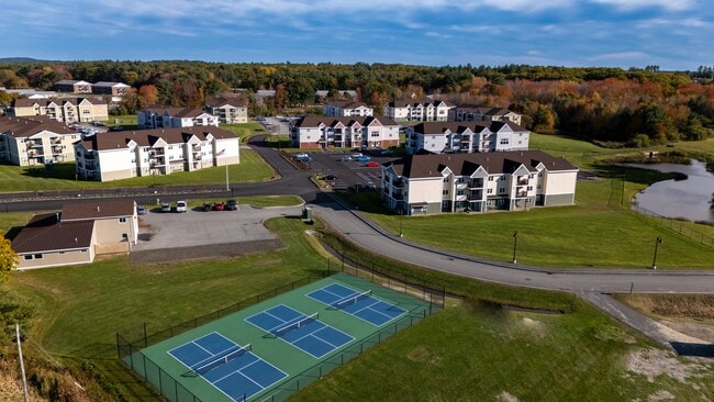 Building Photo - Lilac & Monument Garden