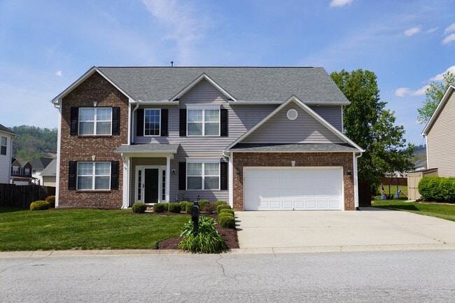 Foto del edificio - 334 Wildbriar Rd
