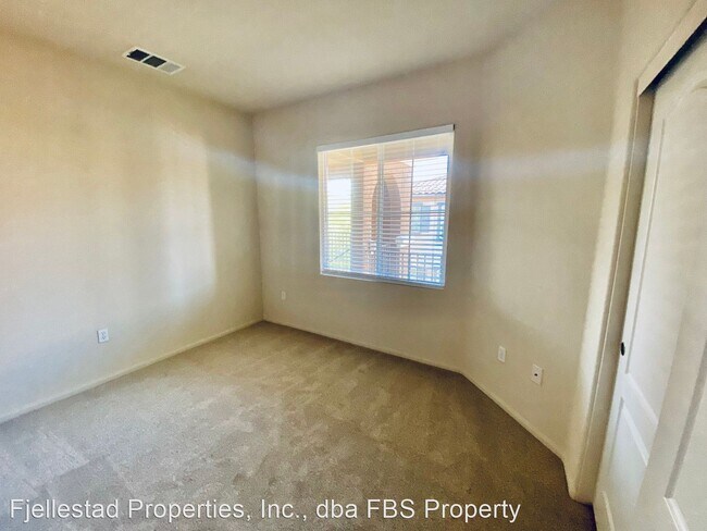 Foto del edificio - 2 br, 2 bath House - 12697 Savannah Creek ...