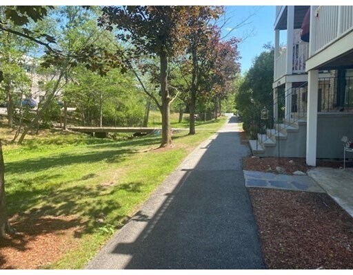 Building Photo - 10 Kenmar Dr