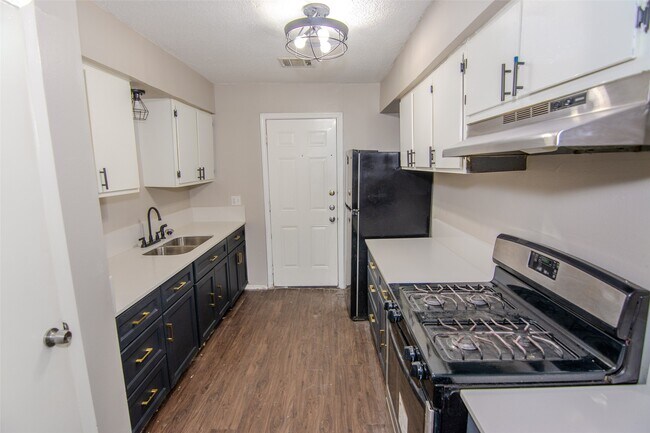 Building Photo - 1639 Northwood St