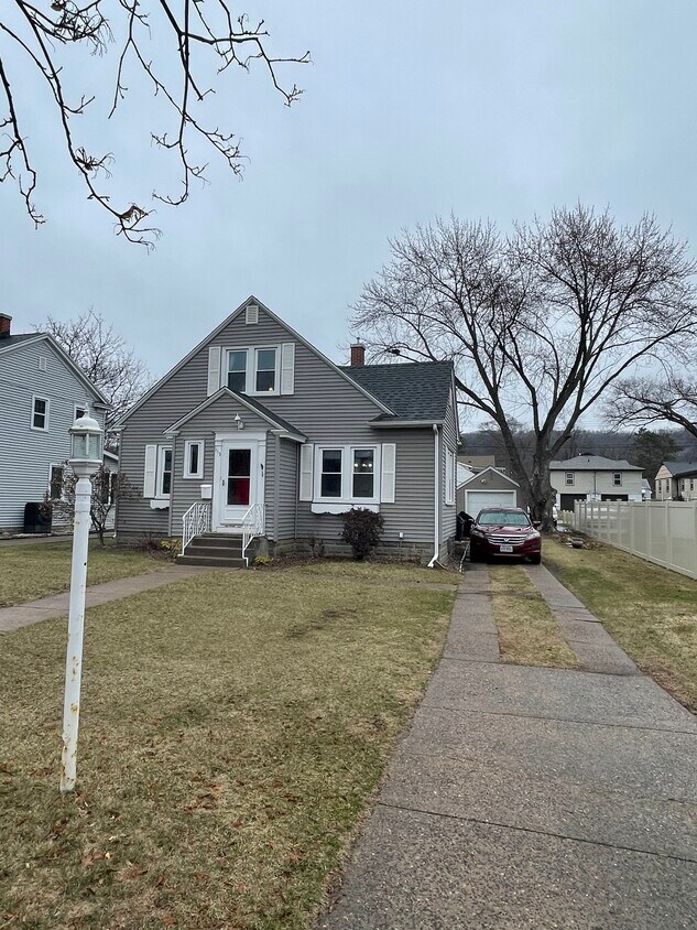 Front of house - 1113 Losey Blvd S
