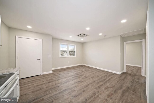 Building Photo - 22929 Frederick Rd