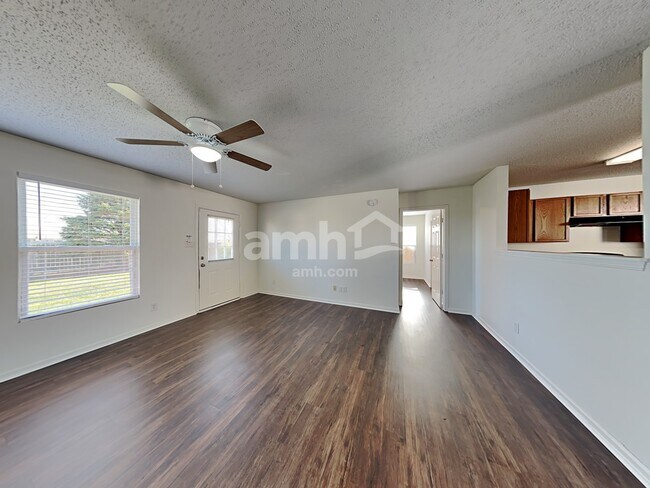 Building Photo - 527 Bourneside Dr