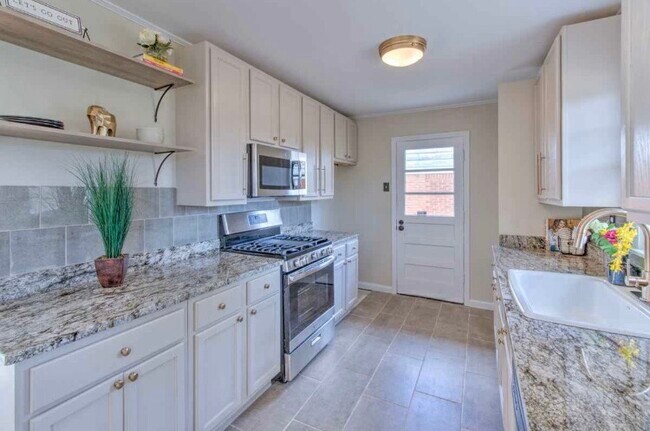 Building Photo - 5030 Alrose Ave