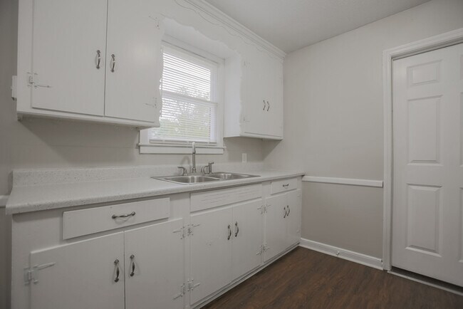 Foto del edificio - 883 Medfield Rd