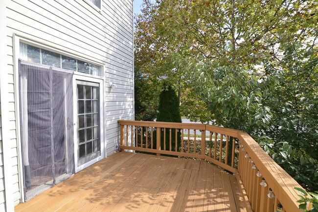 Deck 2 - 11401 Abner Ave