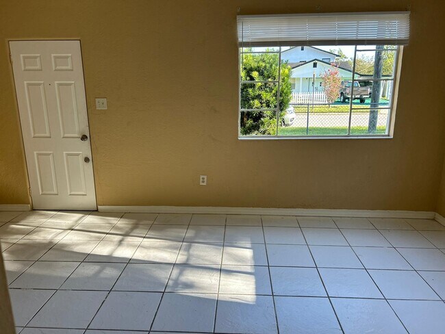 Building Photo - 4246 Minoso St