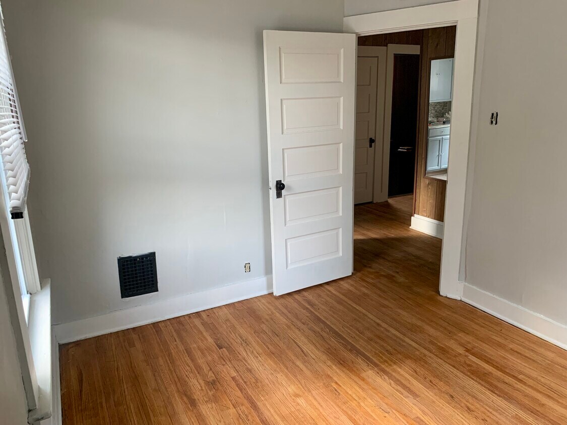 Primary Photo - 2038 Nelson St