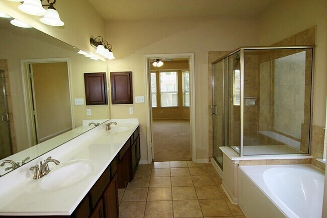 Building Photo - 2830 Redwick Dr