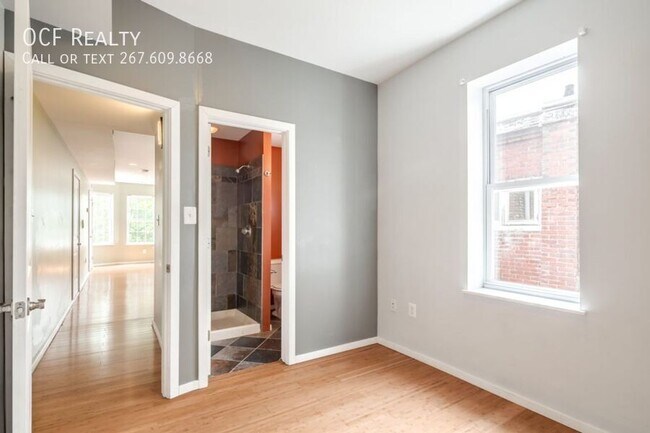Building Photo - 5035 Walton Ave