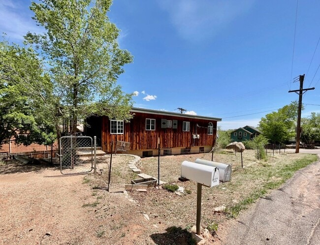 Photo - Manitou Springs 2 bedroom / 1 bath Available NOW House