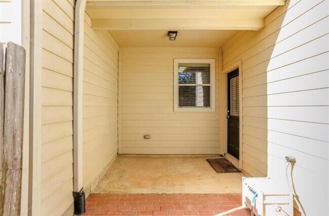 Building Photo - 815 Sterling Creek Cir