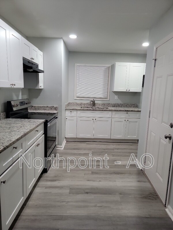 Building Photo - 926 Hall St NW