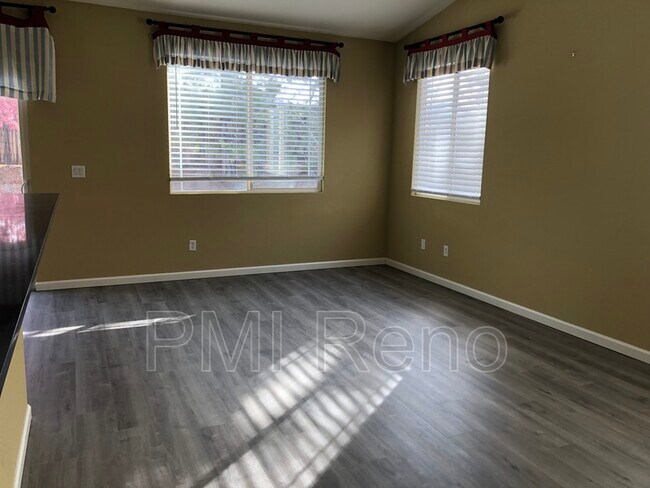 Foto del edificio - 453 Roberts St