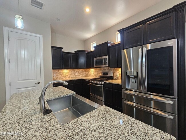 Foto del edificio - 545 Oilfield Dr