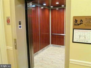 Foto del edificio - 245 Breeders Cup Dr