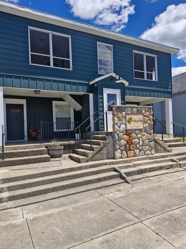 Building Photo - 1208.5 N Apperson Way