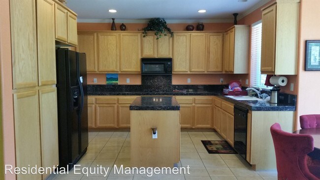 Foto del edificio - 4 br, 3.5 bath House - 1145 Fergusen Way