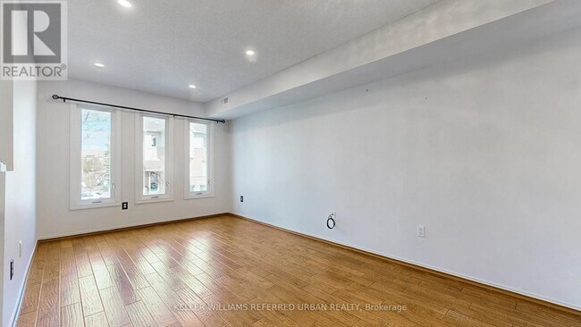 Photo du bâtiment - 1050 Bristol Rd W