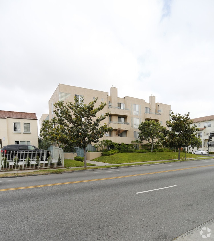 Building Photo - 405 S Wilton Pl