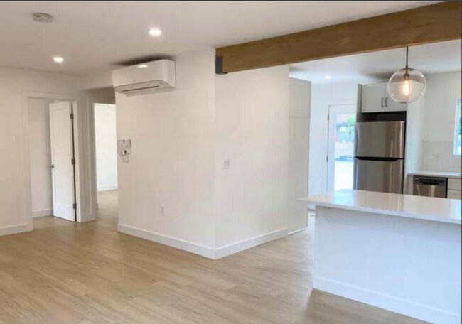 Foto del edificio - 1249 Division St