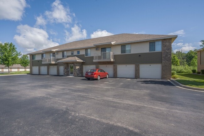 Building Photo - Woodland Estates