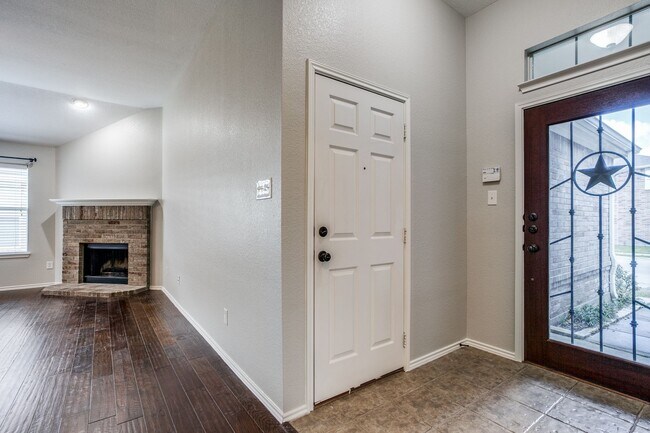 Foto del edificio - Upgraded 3 bedroom in Master Planned Community of Travis Ranch!!