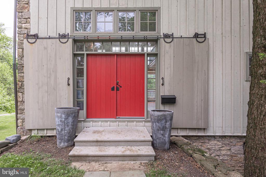 Primary Photo - 6054 Honey Hollow Rd
