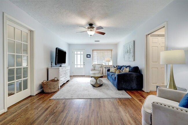 Foto del edificio - 1070 Lamonte Ln